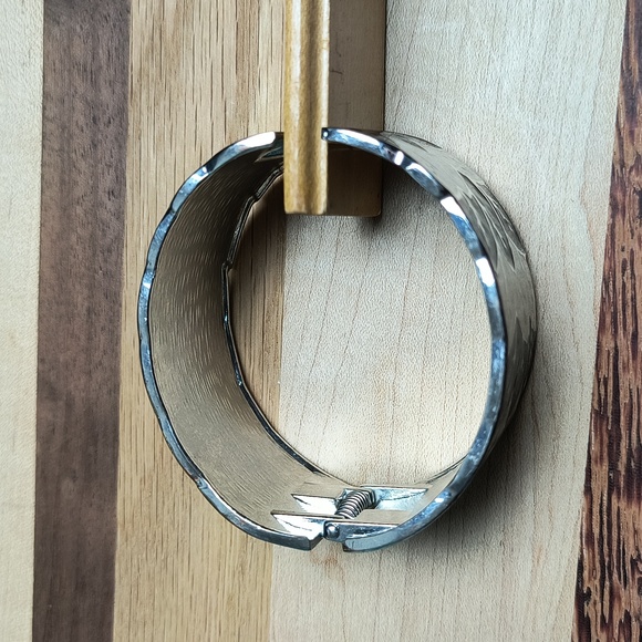 Inged Bracelet Peacock Fashion Enamel Silver Tone Blk/Ivory - Picture 9 of 12